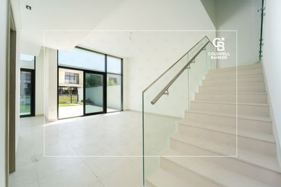 Privacy | Opposite Park | Big Plot - Interior view