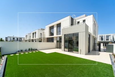 Privacy | Opposite Park | Big Plot - Interior view