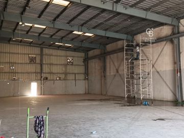 WAREHOUSE FOR ART CREATIVE AND CONCEPT BUSINESSES ONLY - Interior view