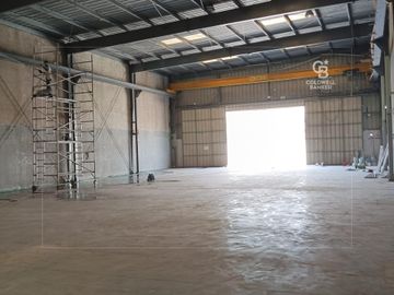 WAREHOUSE FOR ART CREATIVE AND CONCEPT BUSINESSES ONLY - Interior view
