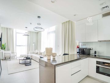 Lagoon View | Vacant | Semi Furnished - Interior view