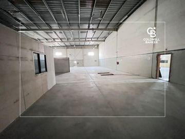 INDEPENDENT WAREHOUSE | AUTO | MAIN ROAD | HIGH POWER - Interior view