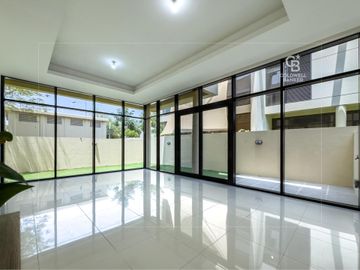 Vacant | Corner Unit | Spacious Layout - Interior view