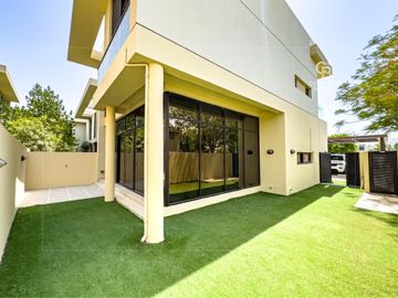 Vacant | Corner Unit | Spacious Layout - Interior view