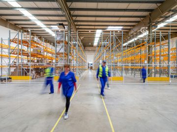 Vacant | Racked | High Ceiling | Loading Bays - Interior view