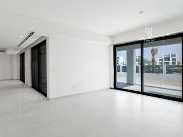Single row | Prime location | Huge plot - Interior view