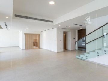 Single row | Prime location | Huge plot - Interior view