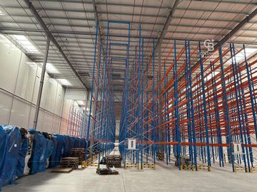 VACANT | 10 METER | LOADING BAY - Interior view