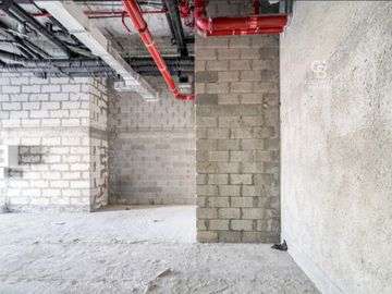 Prime Retail | Front of Lagoon | High ROI - Interior view