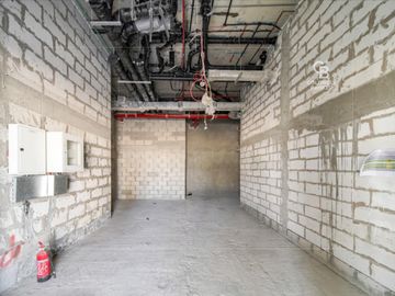Prime Retail | Front of Lagoon | High ROI - Interior view