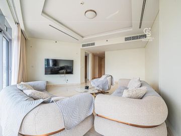 Fully Furnished - Canal View - High Floor - Interior view