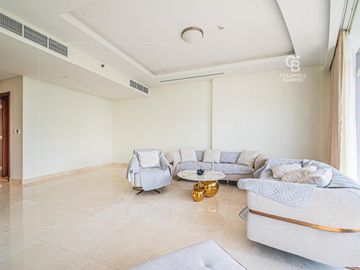 Fully Furnished - Canal View - High Floor - Interior view