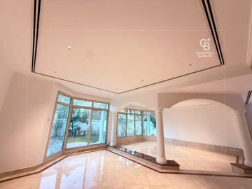 Fully Upgraded | Near Kite Beach | Luxury Living - Interior view