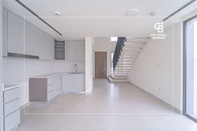 Near Yoga Deck | Single Row | Corner Unit - Interior view
