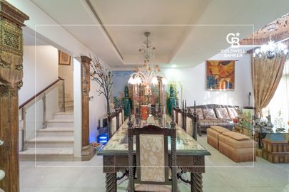 Beautifully Upgraded | Single Row | Unfurnished - Interior view