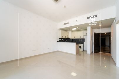 Vacant | Sea View |  Midfloor | Partially Upgraded - Interior view