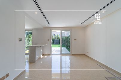 Vacant | Upgraded to 3BR | Spacious Layout - Interior view