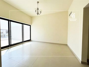 Single Row | On the Park | Bright and Spacious - Interior view