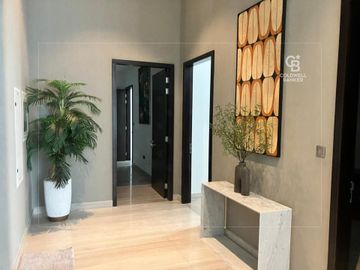 High Floor | Vacant | Luxury Penthouse - Interior view