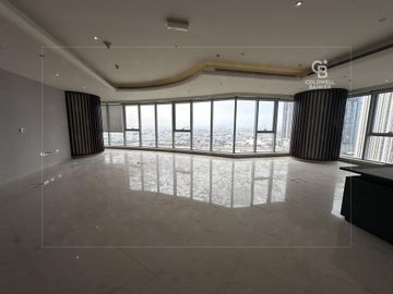 Exclusive Fitted Office with Multiple Parkings - Interior view