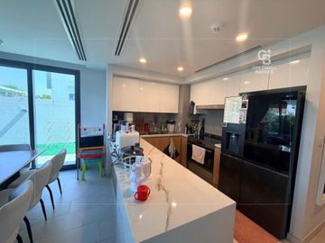 SPACIOUS VILLA | HIGH ROI | RENTED - Interior view