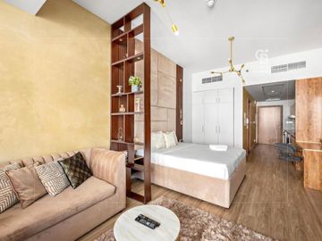 Furnished | Burj Khalifa and Canal View | Vacant - Interior view
