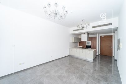 Vacant | On Metro Line | Spacious - Interior view