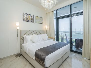 Vacant | Elegantly Furnished | Prime Location - Interior view