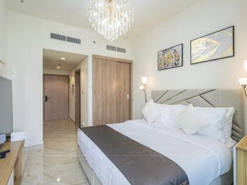 Vacant | Elegantly Furnished | Prime Location - Interior view