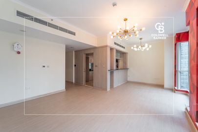 Large Layout | Renovated | 2 Bathrooms - Interior view