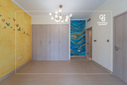 Large Layout | Renovated | 2 Bathrooms - Interior view