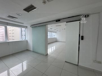 Partition | Fitted Chiller Free I For Rent - Interior view