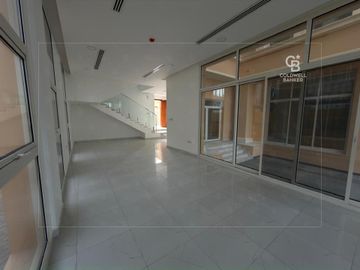 Spacious 4BR+M Villa | Pool | Large Backyard - Interior view