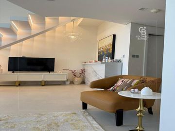 OPEN TO OFFERS | FULLY UPGRADED | HIGH FLOOR - Interior view