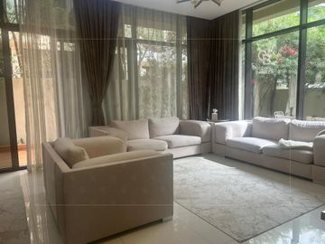 Spacious | Close to Amenities | Available May 1 - Interior view