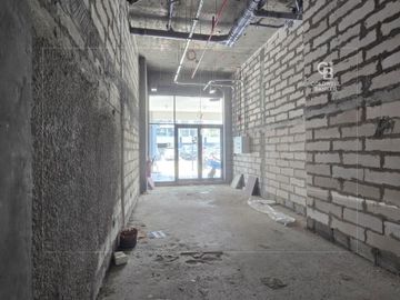 PRIME COMMERCIAL SPACE | HIGH VISIBILITY - Interior view