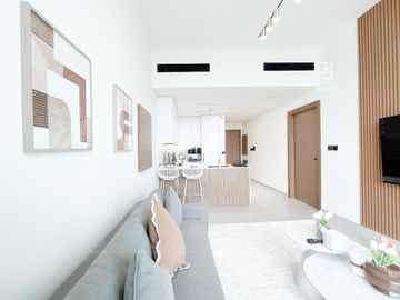 Brand New | Vacant | Fully Furnished | Pool View - Interior view