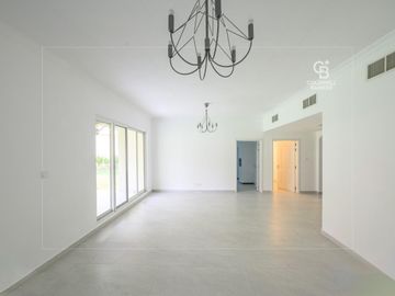 Spacious Garden Apartment | 2 Beds + Study - Interior view