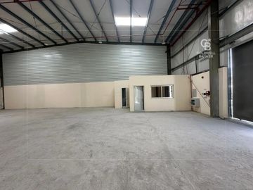 Brand New| High Quality | Well-Maintained - Interior view