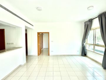 Vacant | Corner Unit | Garden View - Interior view