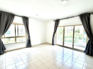 Vacant | Corner Unit | Garden View - Interior view