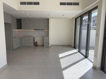 Corner End Unit | Large Plot | Near the Entrance - Interior view