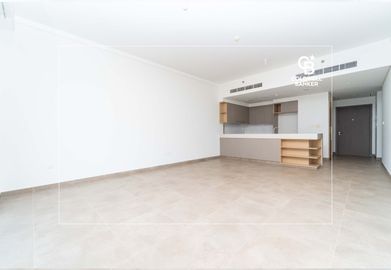 Vacant | Midfloor | Boulevard view - Interior view