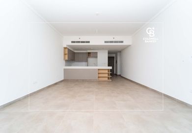 Vacant | Midfloor | Boulevard view - Interior view