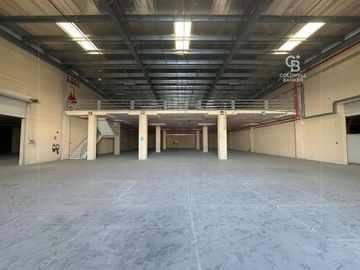 High Ceiling | Well Maintained | Free Parking - Interior view