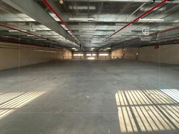High Ceiling | Well Maintained | Free Parking - Interior view