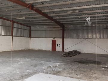 ROAD FACING WAREHOUSE WITH AMPLE PARKING - Interior view