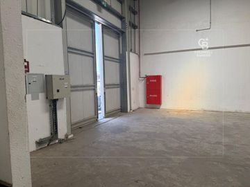 INSULATED| 40KW POWER | ROAD FACING - Interior view