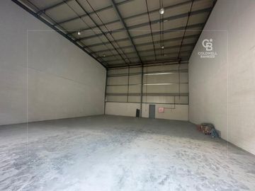 Brand New | Busy Area | High Quilty | Free Parking - Interior view