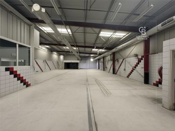 Power 155 KW | G+M | High Quilty | Free Parking - Interior view